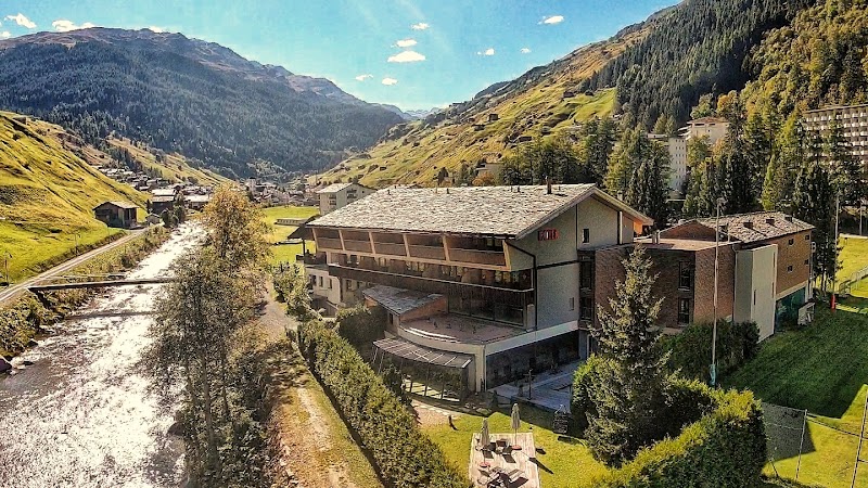 4 Stern Hotel Rovanada – Bar Restaurant in Vals