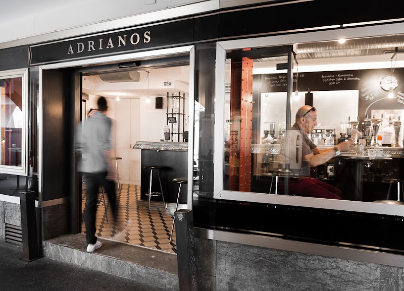 Adrianos Bar & Café – Bar Restaurant in Bern