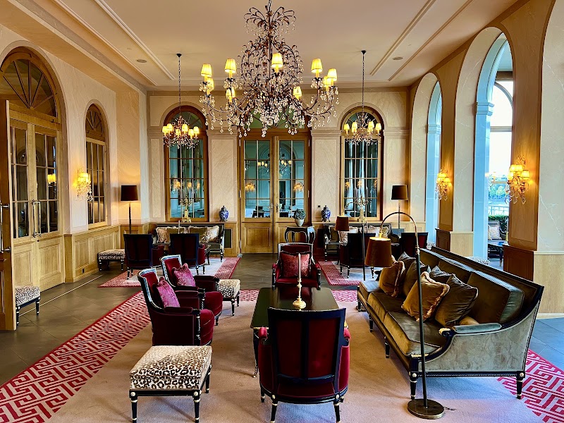 Bar Les Trois Rois – Bar Restaurant in Basel