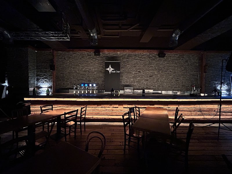 Base Bar – Bar Restaurant in Lausanne